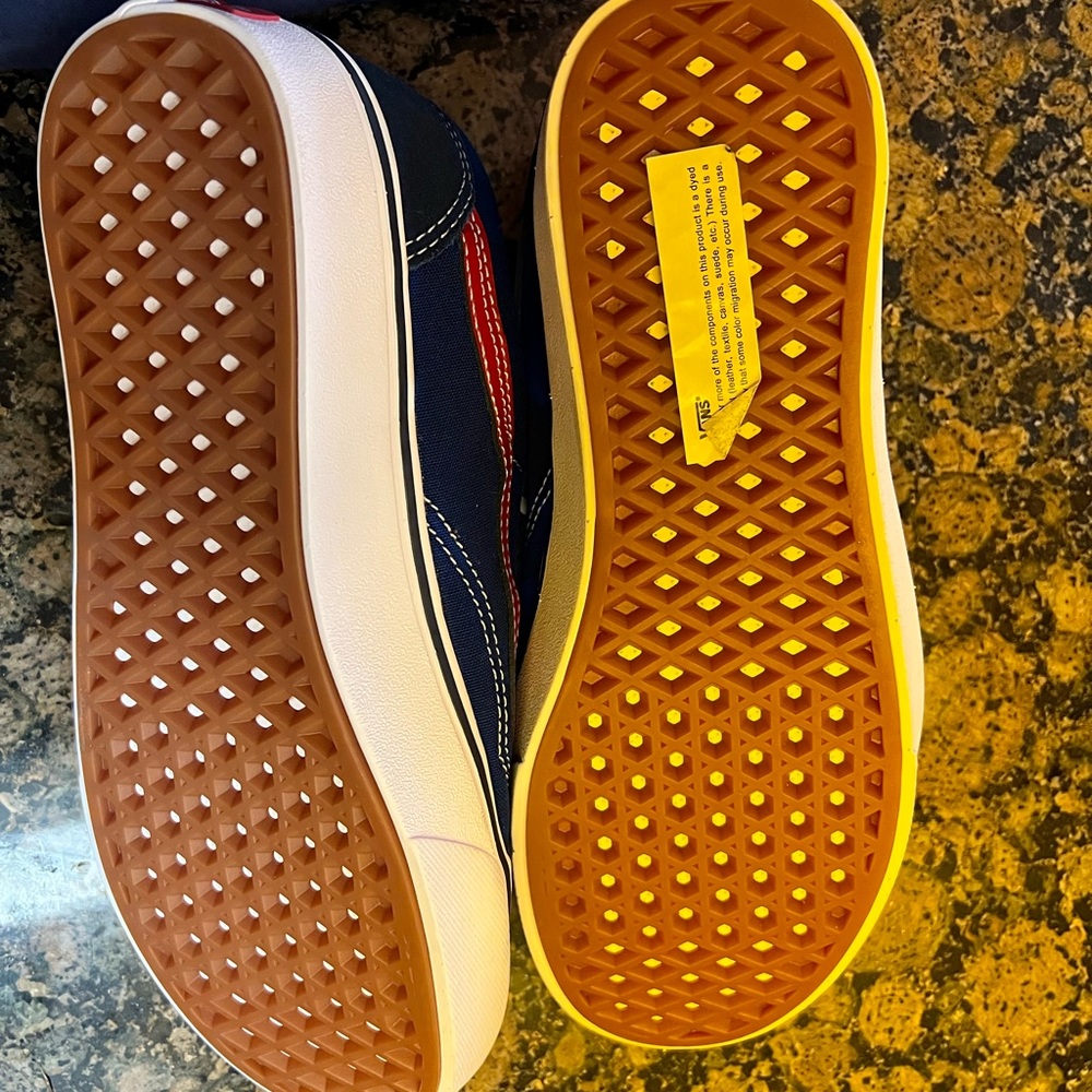 Vans‎ - Picture 4 of 6